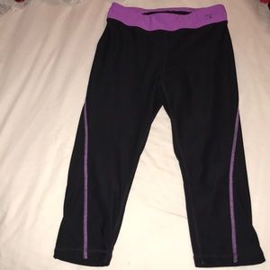 Purple and black fitted capri athletic leggings